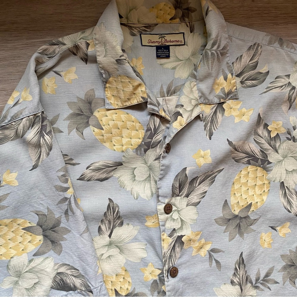 Tommy Bahama 100% Silk Hawaiian Shirt Pineapple Print Large